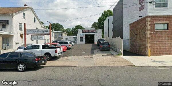 E. Universal Auto Repair exterior