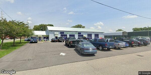 Lester's Body Shop exterior